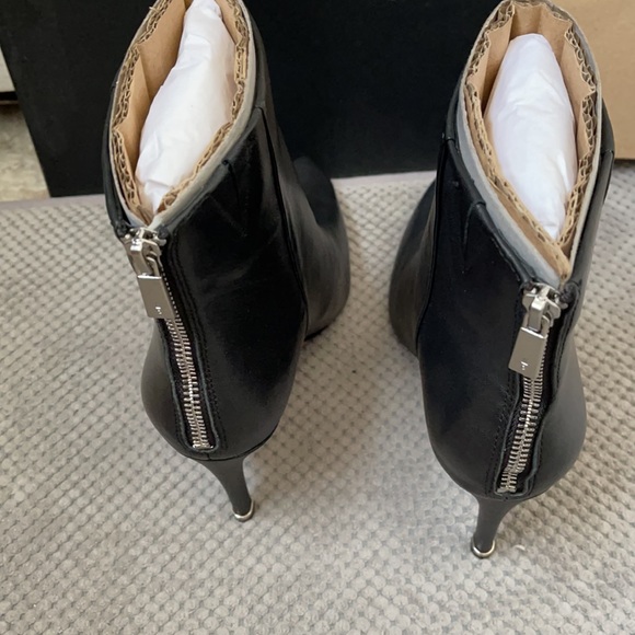 KENNETH COLE BOOTS - Picture 9 of 11